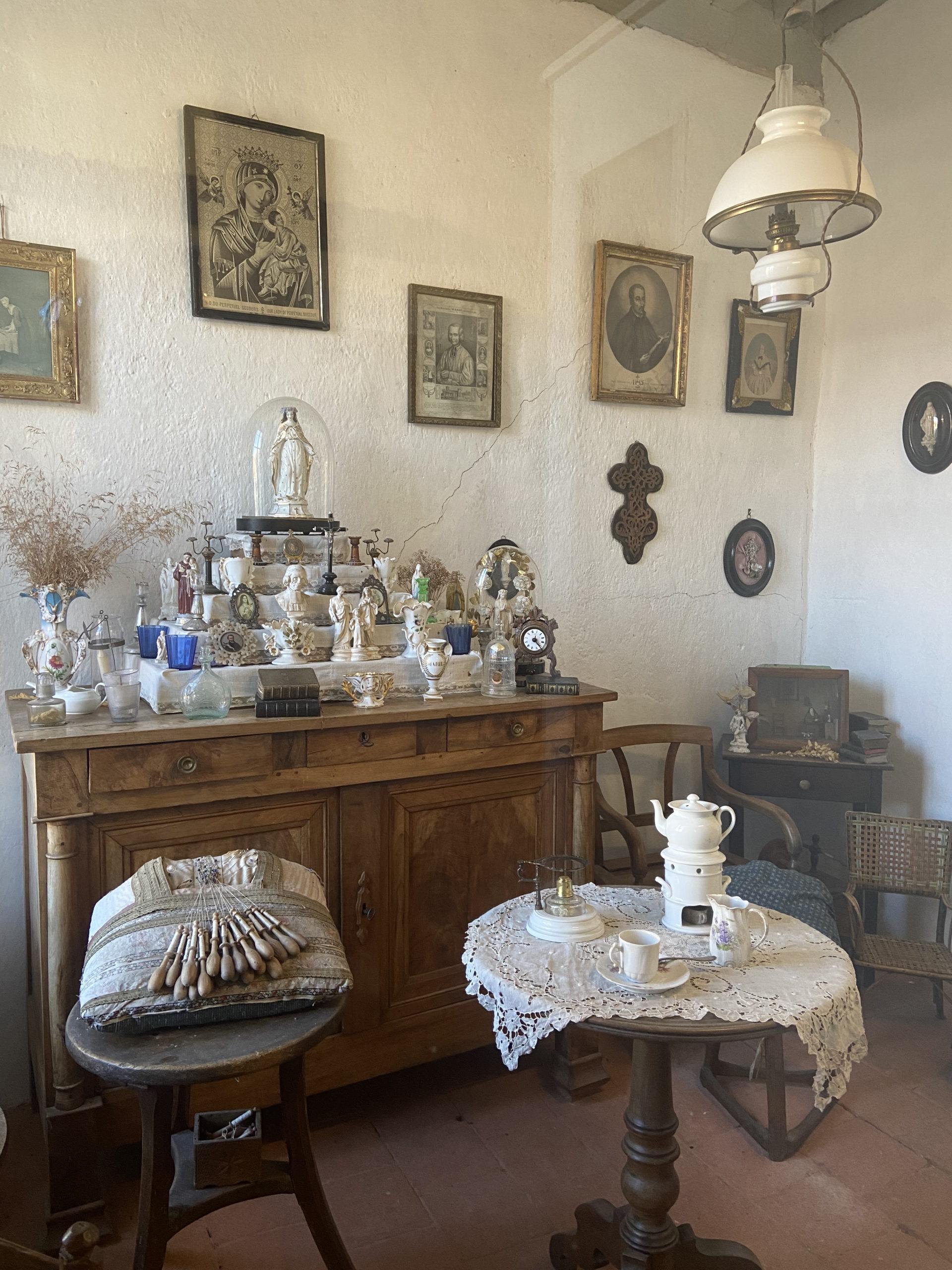 2-Chambre-de-la-Beate_Musee-Alice-Taverne_Unendliche-Studio